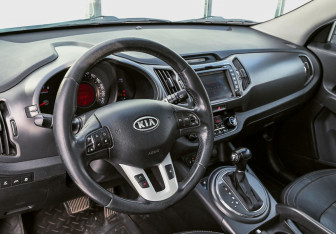 Подержанный автомобиль Kia Sportage 2011 года (10 фото)