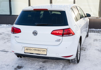Подержанный автомобиль Volkswagen Golf Hatchback 2015 года (5 фото)