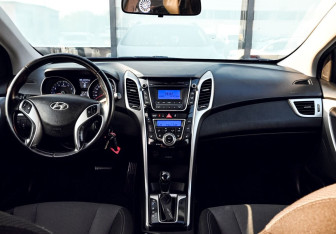 Подержанный автомобиль Hyundai i30 Hatchback 2014 года (18 фото)