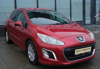 Подержанный автомобиль Peugeot 308 Hatchback 2011 года (7 фото)