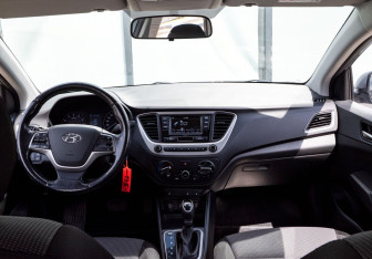 Подержанный автомобиль Hyundai Solaris Sedan 2017 года (18 фото)