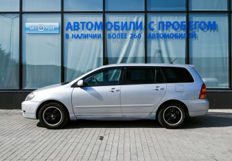 Подержанный автомобиль Toyota Corolla Wagon 2002 года (2 фото)