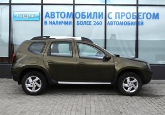 Подержанный автомобиль Renault Duster 2017 года (6 фото)