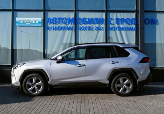 Подержанный автомобиль Toyota RAV4 2021 года (2 фото)