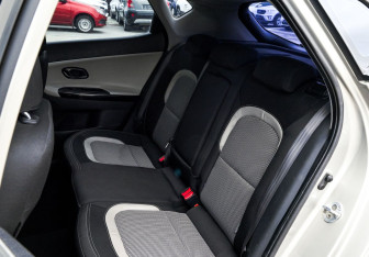 Подержанный автомобиль Kia Ceed Hatchback 2012 года (18 фото)