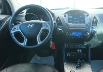Подержанный автомобиль Hyundai ix35 2014 года (10 фото)