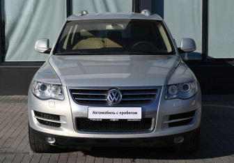 Подержанный автомобиль Volkswagen Touareg 2008 года (8 фото)