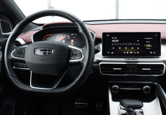 Подержанный автомобиль Geely Coolray 2023 года (10 фото)