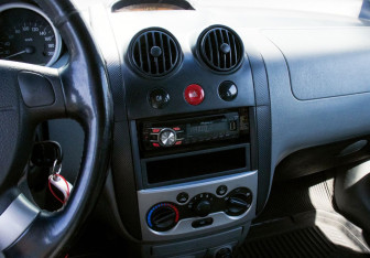 Подержанный автомобиль Chevrolet Aveo Hatchback 2005 года (11 фото)