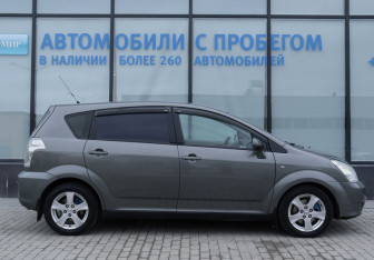 Подержанный автомобиль Toyota Corolla Verso 2006 года (6 фото)