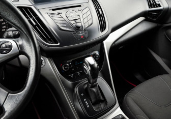 Подержанный автомобиль Ford Kuga 2014 года (9 фото)