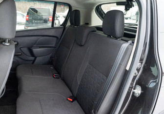 Подержанный автомобиль Renault Sandero 2018 года (18 фото)