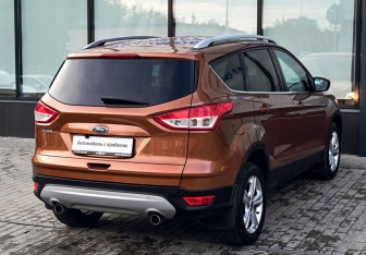 Подержанный автомобиль Ford Kuga 2015 года (5 фото)