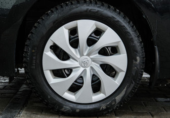 Подержанный автомобиль Toyota Corolla Sedan 2013 года (20 фото)