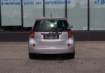 Подержанный автомобиль Subaru Trezia 2013 года (4 фото)