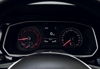 Подержанный автомобиль Volkswagen Jetta Sedan 2020 года (9 фото)