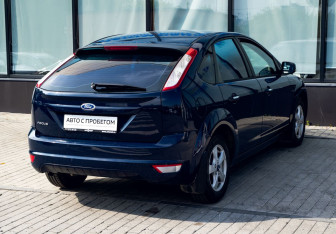 Подержанный автомобиль Ford Focus Hatchback 2011 года (5 фото)