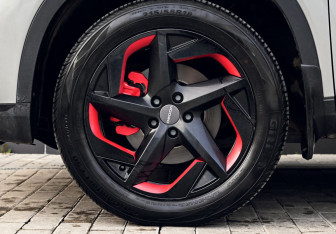 Подержанный автомобиль Omoda C5 2023 года (23 фото)