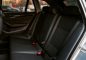 Подержанный автомобиль BMW X1 2012 года (17 фото)