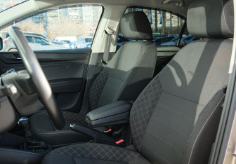 Подержанный автомобиль Skoda Rapid Liftback 2021 года (16 фото)