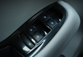 Подержанный автомобиль Chevrolet Orlando 2012 года (11 фото)