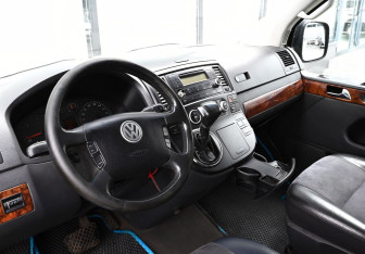 Подержанный автомобиль Volkswagen Multivan 2008 года (13 фото)