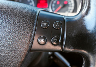 Подержанный автомобиль Volkswagen Touran 2007 года (12 фото)