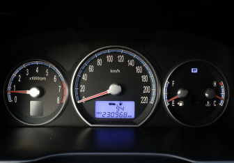 Подержанный автомобиль Hyundai Santa Fe 2006 года (15 фото)