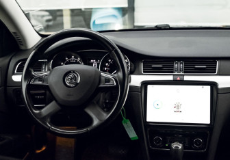 Подержанный автомобиль Skoda Superb Liftback 2013 года (20 фото)