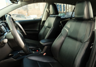 Подержанный автомобиль Toyota RAV4 2014 года (22 фото)