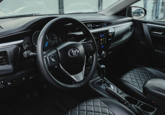 Подержанный автомобиль Toyota Corolla Sedan 2013 года (9 фото)
