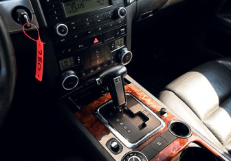 Подержанный автомобиль Volkswagen Touareg 2007 года (10 фото)