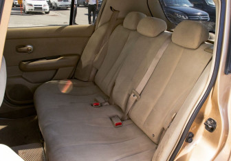 Подержанный автомобиль Nissan Tiida Hatchback 2007 года (16 фото)