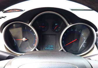 Подержанный автомобиль Chevrolet Cruze Sedan 2011 года (9 фото)