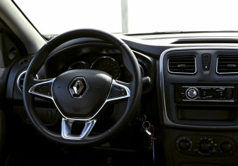 Подержанный автомобиль Renault Sandero 2018 года (19 фото)