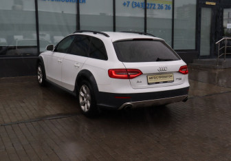 Подержанный автомобиль Audi A4 allroad 2013 года (3 фото)