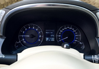 Подержанный автомобиль Infiniti FX 2011 года (9 фото)