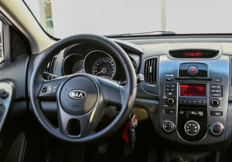 Подержанный автомобиль Kia Cerato Sedan 2012 года (11 фото)