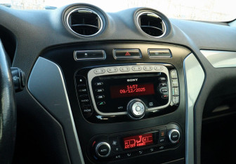 Подержанный автомобиль Ford Mondeo Sedan 2011 года (12 фото)