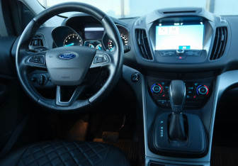 Подержанный автомобиль Ford Kuga 2017 года (10 фото)