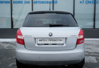 Подержанный автомобиль Skoda Fabia Hatchback 2013 года (4 фото)