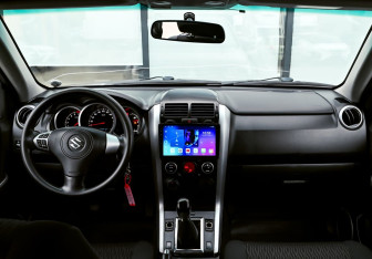 Подержанный автомобиль Suzuki Grand Vitara 2013 года (17 фото)