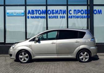 Подержанный автомобиль Toyota Corolla Verso 2008 года (2 фото)