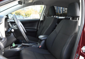 Подержанный автомобиль Toyota RAV4 2015 года (16 фото)