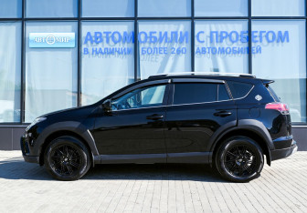 Подержанный автомобиль Toyota RAV4 2017 года (2 фото)