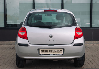 Подержанный автомобиль Renault Clio Hatchback 2008 года (4 фото)