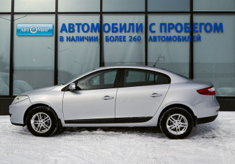 Подержанный автомобиль Renault Fluence 2013 года (2 фото)