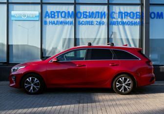 Подержанный автомобиль Kia Ceed Wagon 2019 года (2 фото)