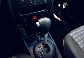 Подержанный автомобиль Renault Megane Sedan 2006 года (10 фото)