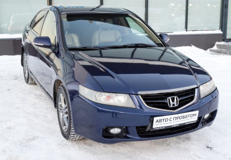 Подержанный автомобиль Honda Accord Sedan 2003 года (8 фото)